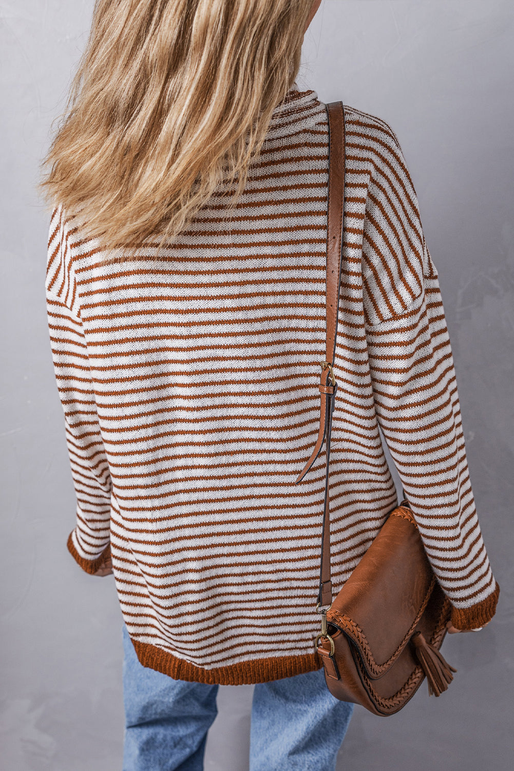 Pull ample à col roulé rayé marron