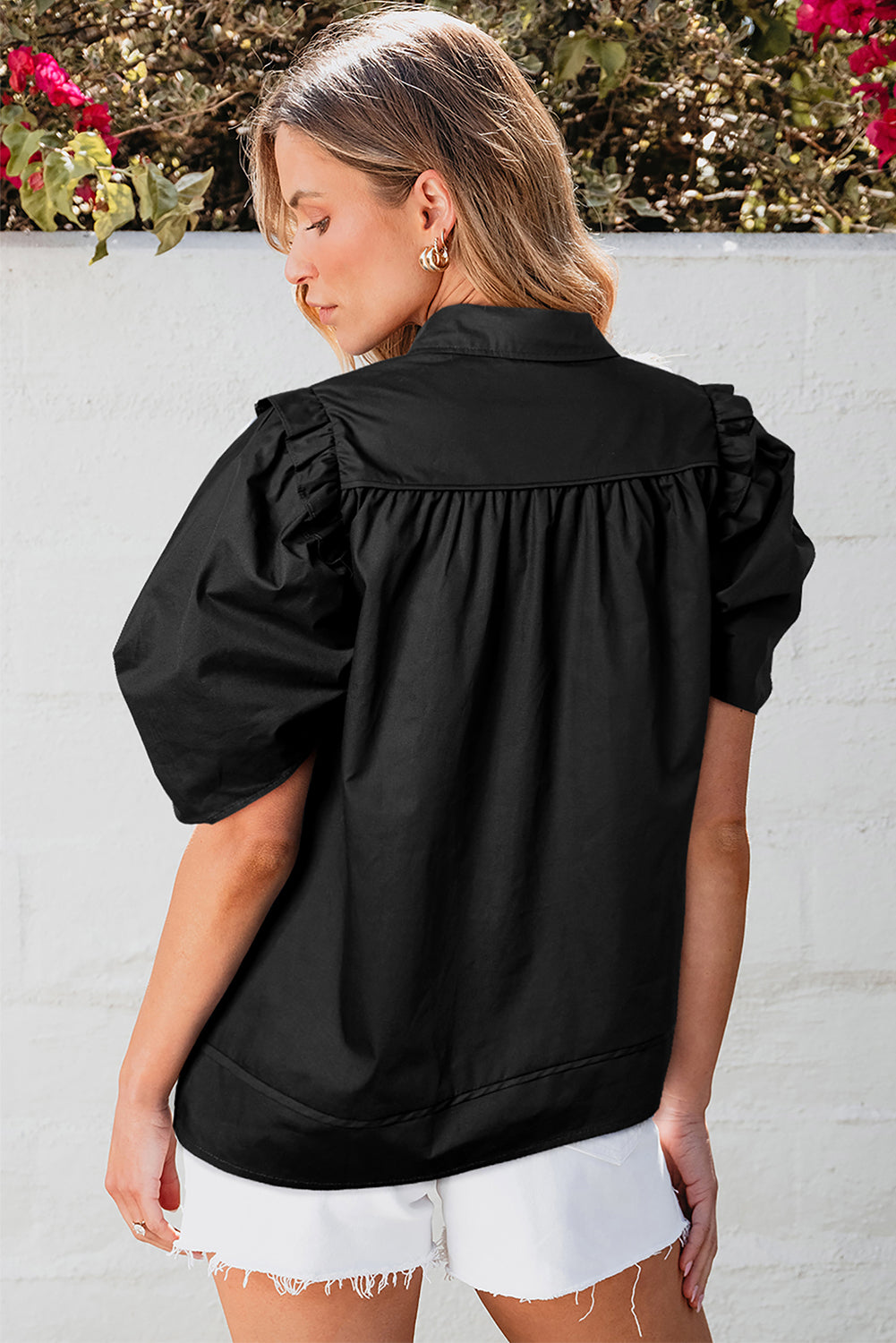 Chemise ample noire à manches bouffantes-A WOMAN WE LOVE