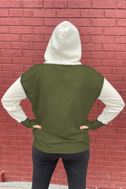 Textured buttoned hoodie with jungle green kangaroo pocket