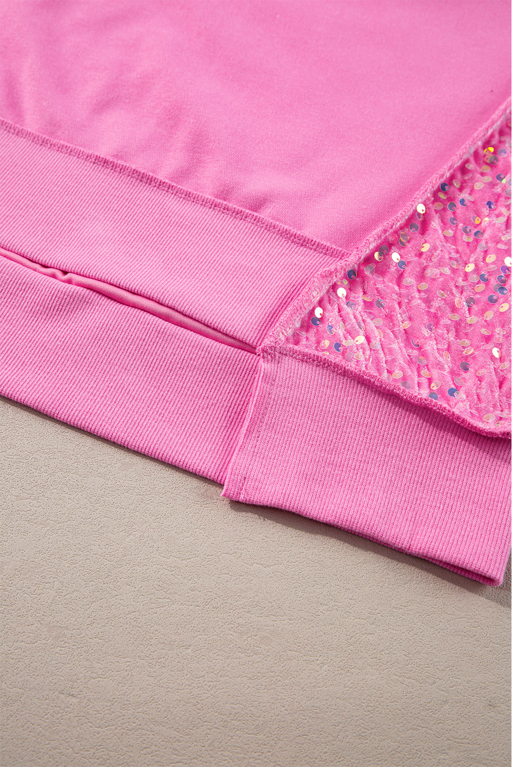 Sudadera Henley con dobladillo alto y bajo en mosaicos de lentejuelas de dulces