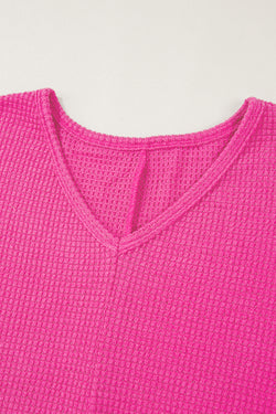 Ample V -neck in V -neck and knitted side slits *