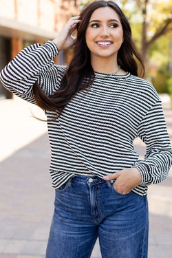 Black striped top and round neck *