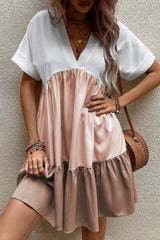 Robe ample à plusieurs niveaux, beige français clair, triple couleurs, col en V, poignets pliés