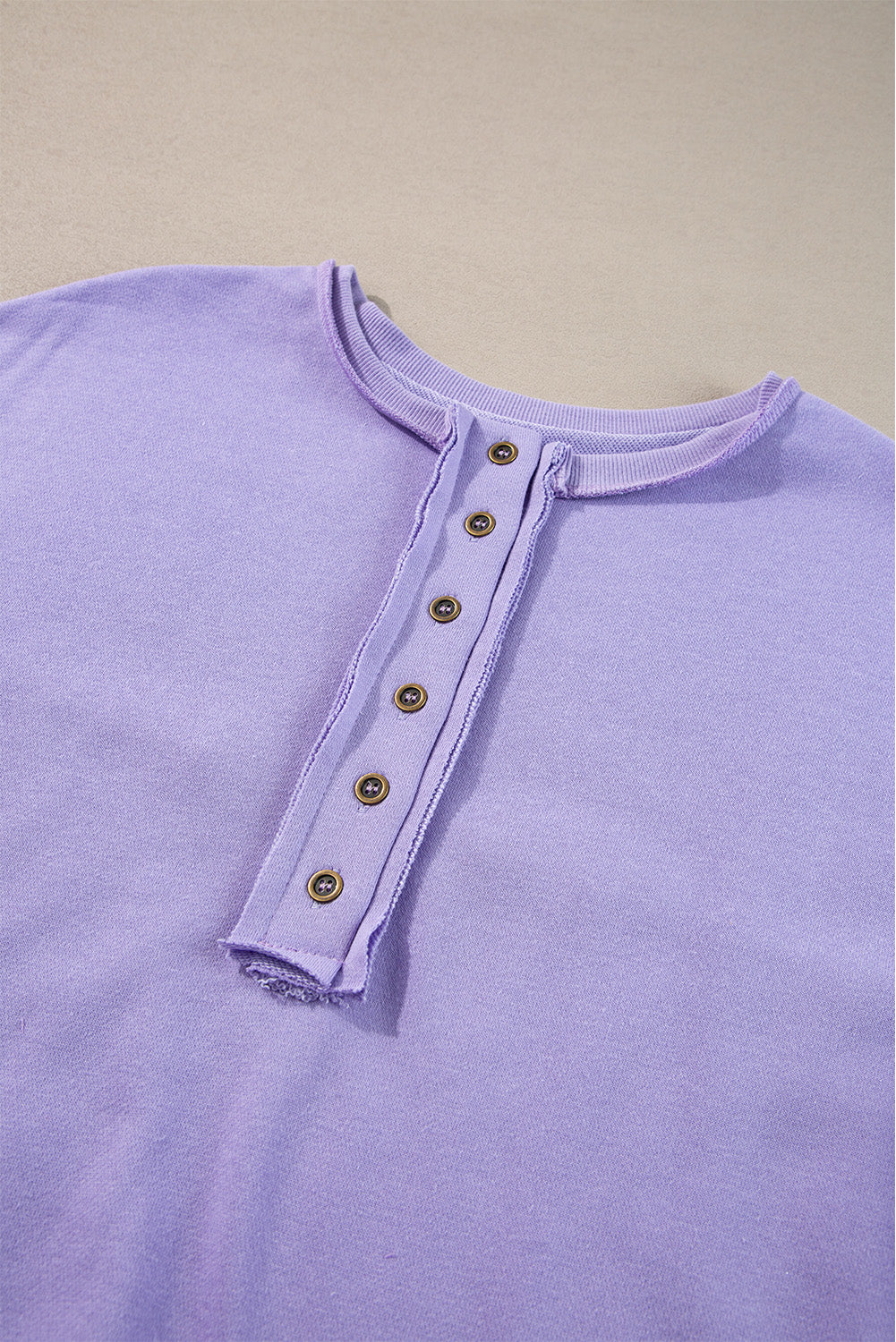 Sudadera Henley Lilas Henley con Paillettes y High and Bas