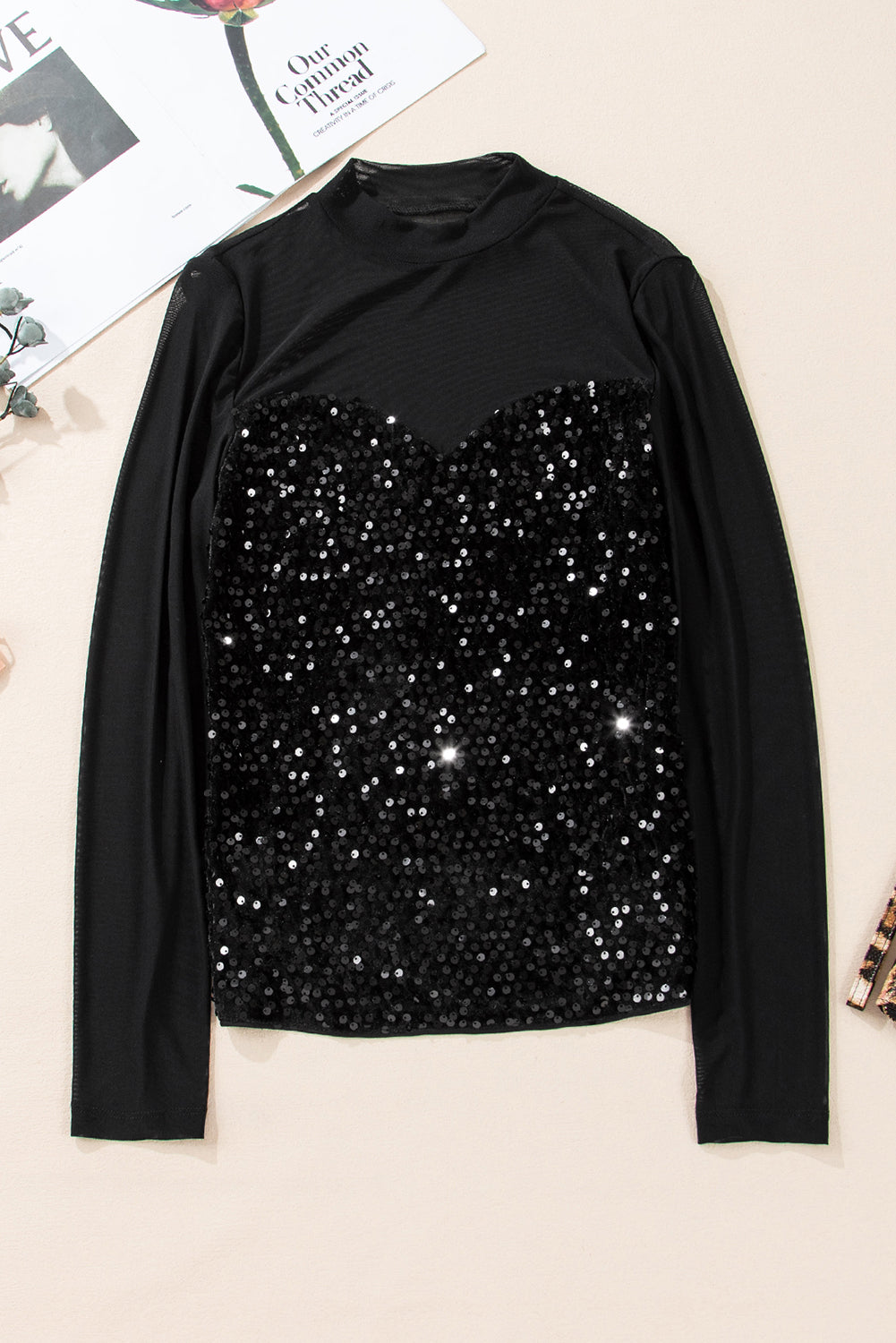 Blouse noire à col à sequins-A WOMAN WE LOVE