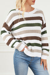 Pull en tricot ajouré au crochet à rayures