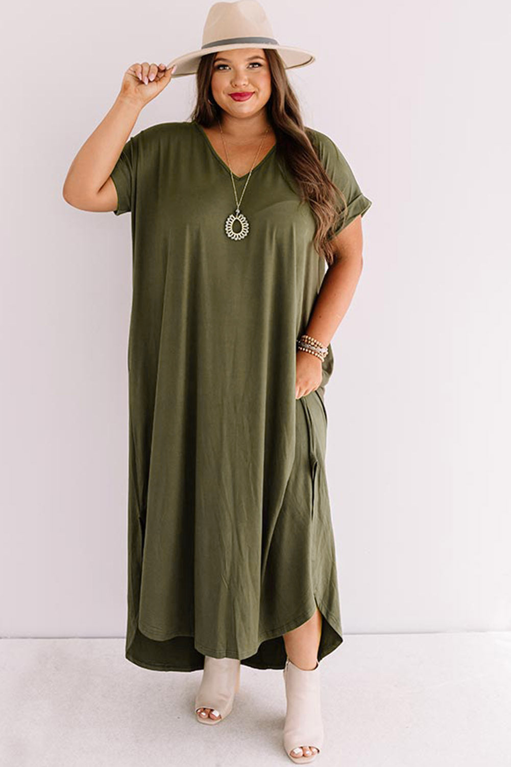 Vestido maxi en los puños enrollados de cuello de talla grande en verde