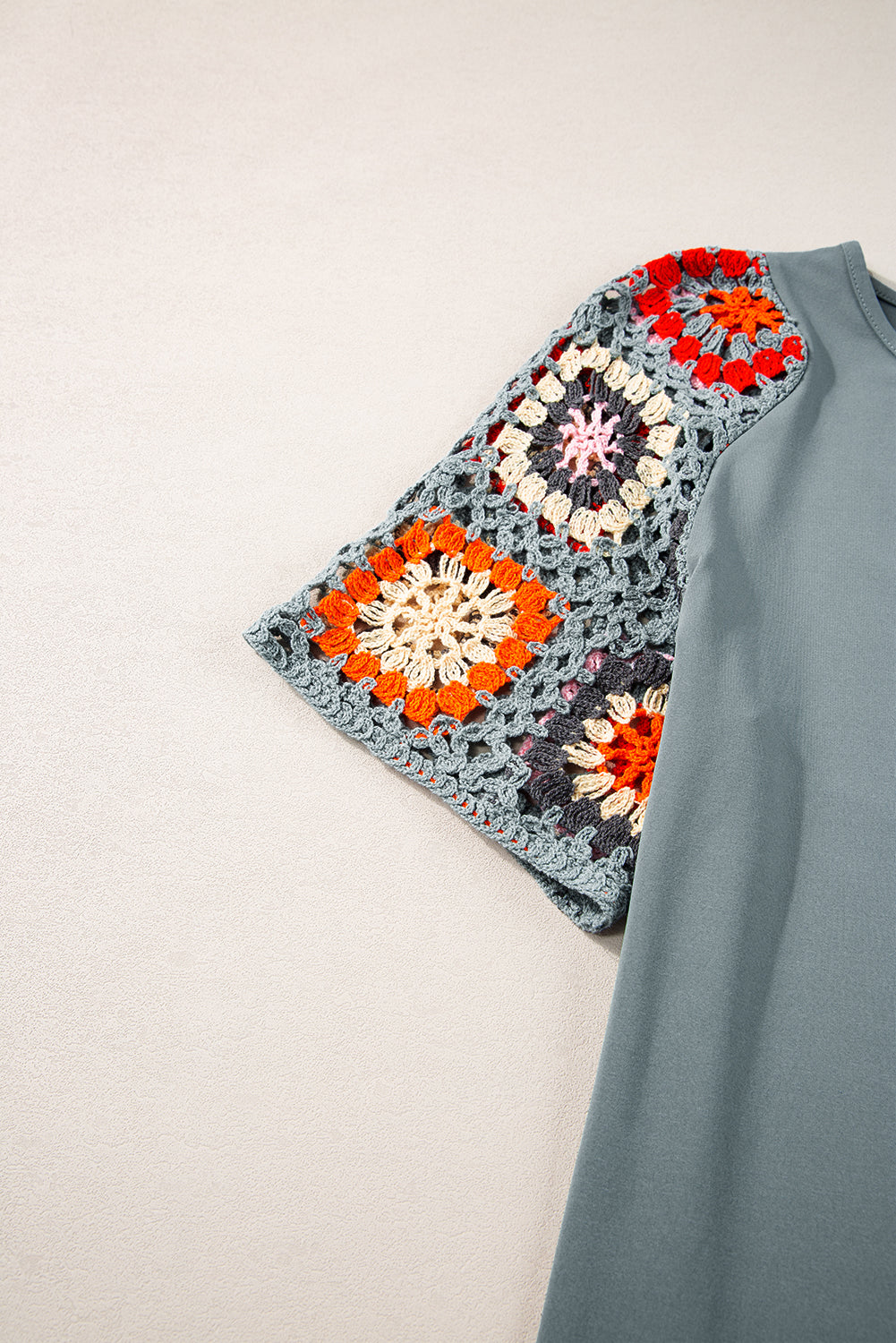 High -hook -in -handed -sleeved top *