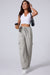 Large and multi-pocket drive pants with high light gray high-gray lace-up lace-ups