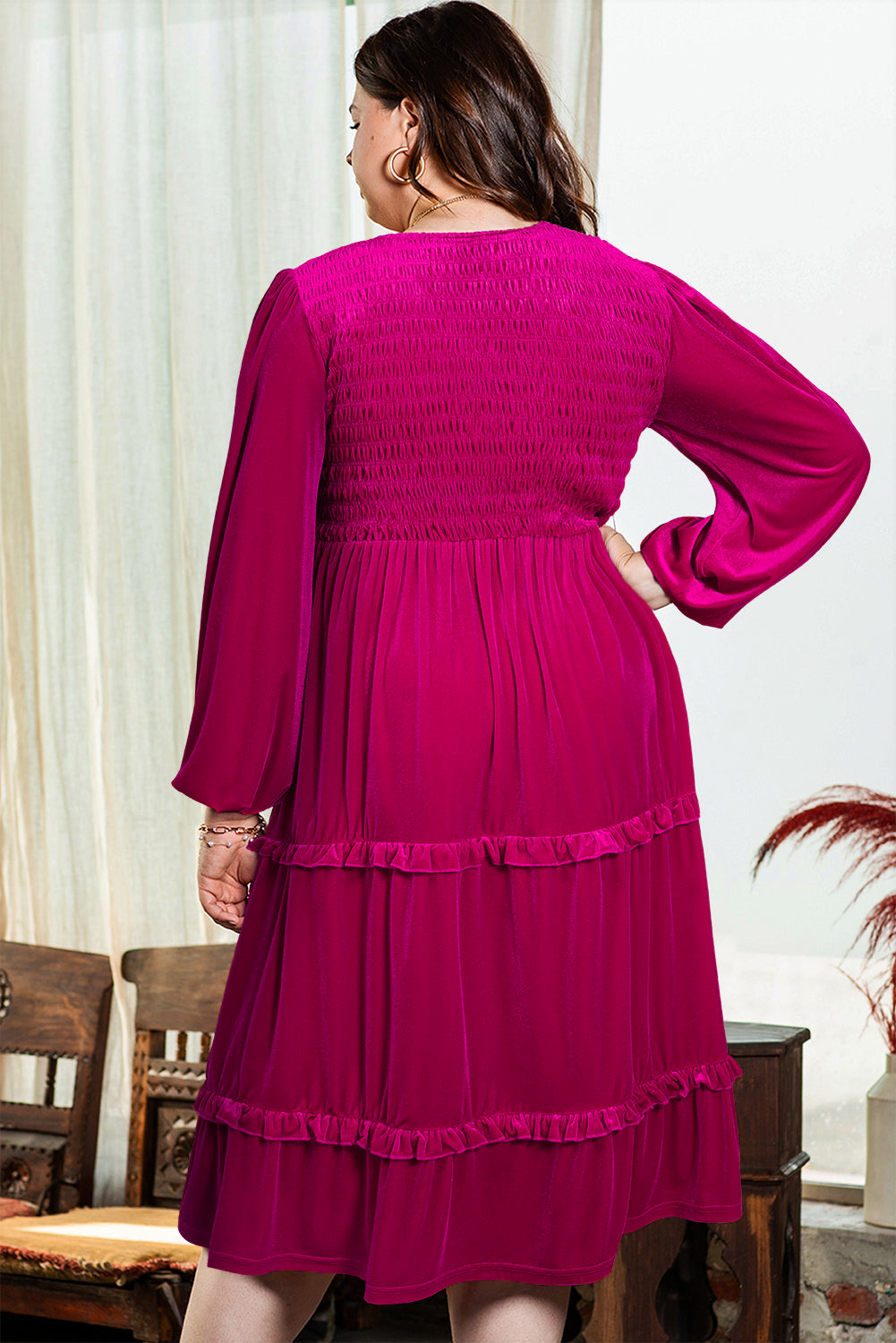 Robe longue froncée à col en V et à volants en velours de grande taille rose rouge