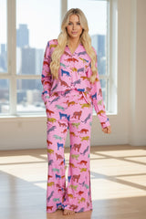 Ensemble pyjama chemise et pantalon rose à imprimé guépard