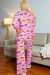 Ensemble pyjama chemise et pantalon rose à imprimé guépard