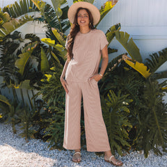 Ensemble t-shirt à manches courtes et pantalon*