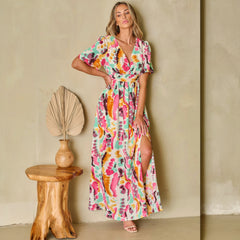 Robe longue bohème rose à imprimé tie-dye et col en V