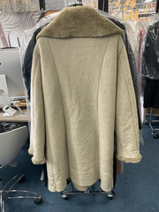 🌬️ Élégance Boréale – Veste en peau retournée seconde main