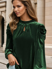 Elegant velvet blouse with a green amount of green *