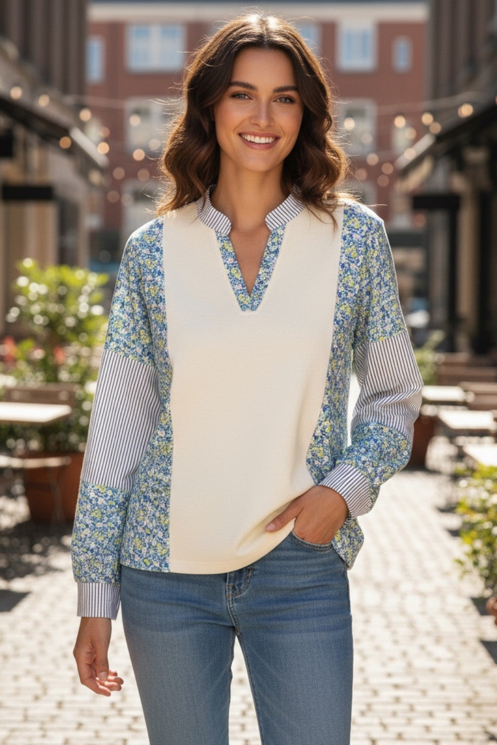 Sweat-shirt beige imprimé floral et rayé à col chemise