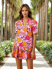 Mini-robe fleurie rose à manches bouffantes *