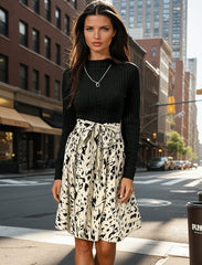 Vestido de trapecio negro con cinturón y estampado de mosaico *
