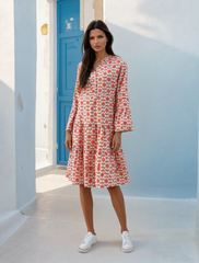 Mini-Shelter naranja con estampado floral y mangas de volantes *