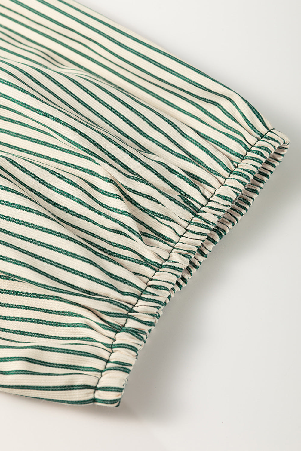 Robe verte avec poches plaquées et boutonnée *