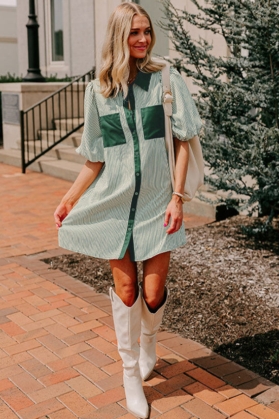 Green dress with plated and buttoned pockets *