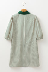 Robe verte avec poches plaquées et boutonnée *