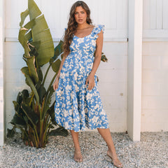 Robe mi-longue fluide à volants et épaules flottantes à fleurs bleu ciel