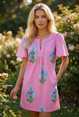 Mini-robe ample à manches courtes et col fendu, motif floral rose