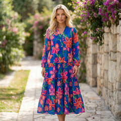 Robe longue à volants et col en V à manches 3/4 et imprimé floral bleu