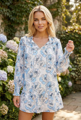 Robe courte fluide à manches longues et col noué