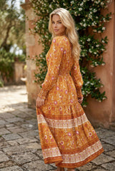 Robe maxi bohème à manches longues et taille smockée
