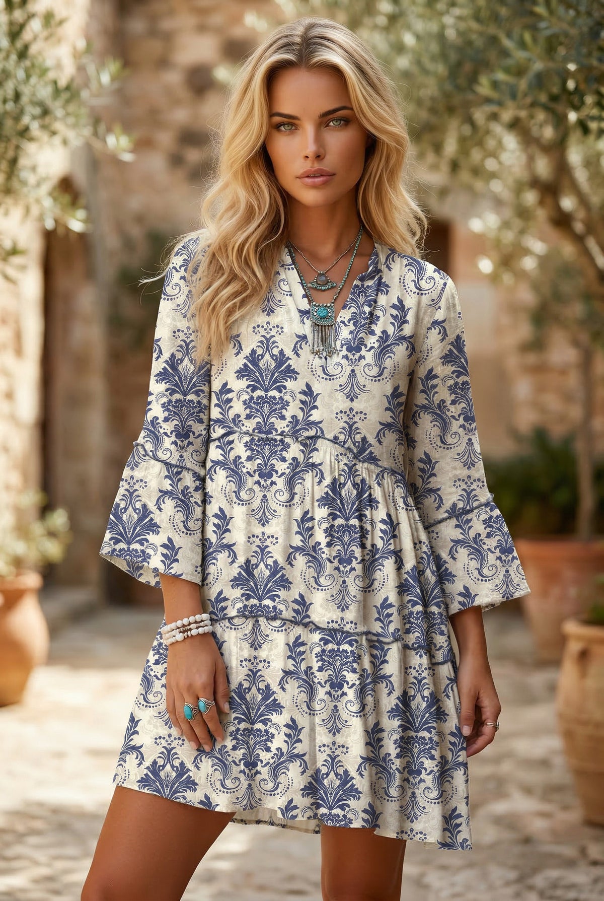 Robe courte bleu ciel à imprimé floral bohème