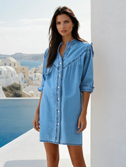 Robe droite en jean boutonnée à volants et col en V *