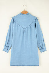 Robe droite en jean boutonnée à volants et col en V *