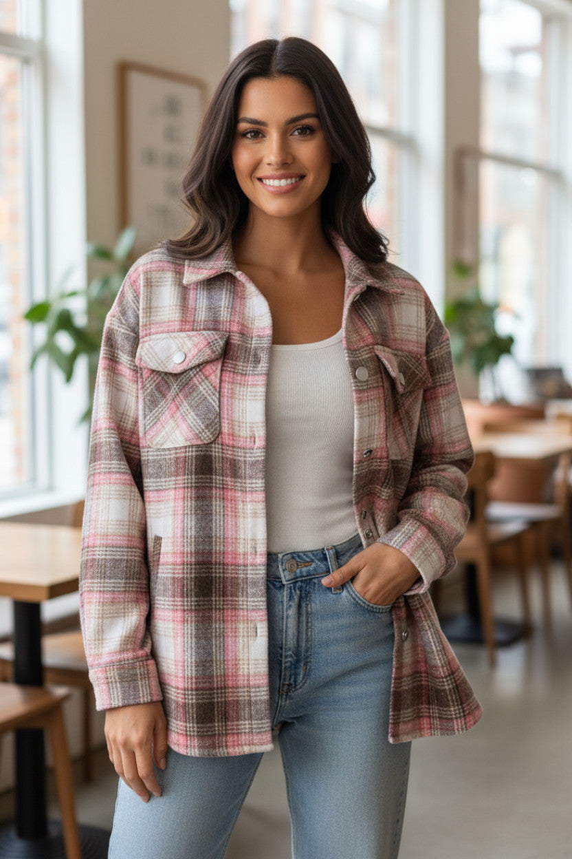 Veste boutonnée rose à carreaux avec poche à rabat