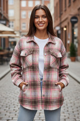 Veste boutonnée rose à carreaux avec poche à rabat