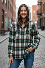 Chaqueta con capucha abotonada *