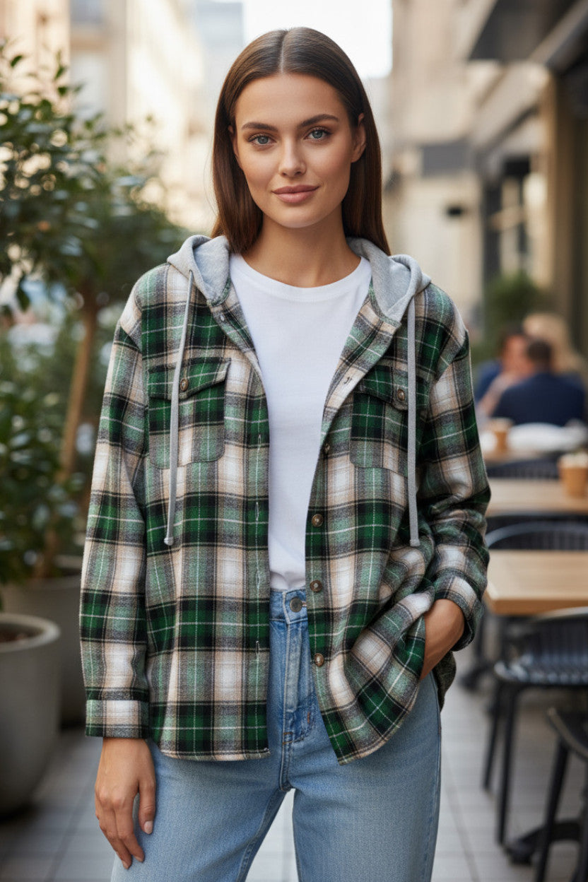 Chaqueta con capucha abotonada *
