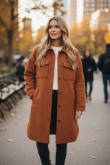 Manteau Duster doré à col texturé et épaules tombantes boutonné sur le devant