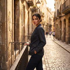 Veste en jean noire avec poches latérales *