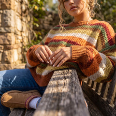 Pull multicolore à rayures arc-en-ciel et manches bouffantes