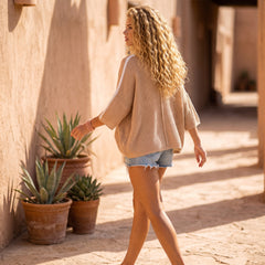 Pull beige clair à rayures contrastées et manches 3/4