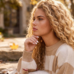 Pull beige à carreaux et manches bouffantes