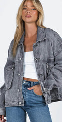 Chaqueta de mezclilla sin gris con bolsillos de pecho *