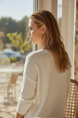 2 Couleurs pour Le pull côtelé qui embrasse la lumière