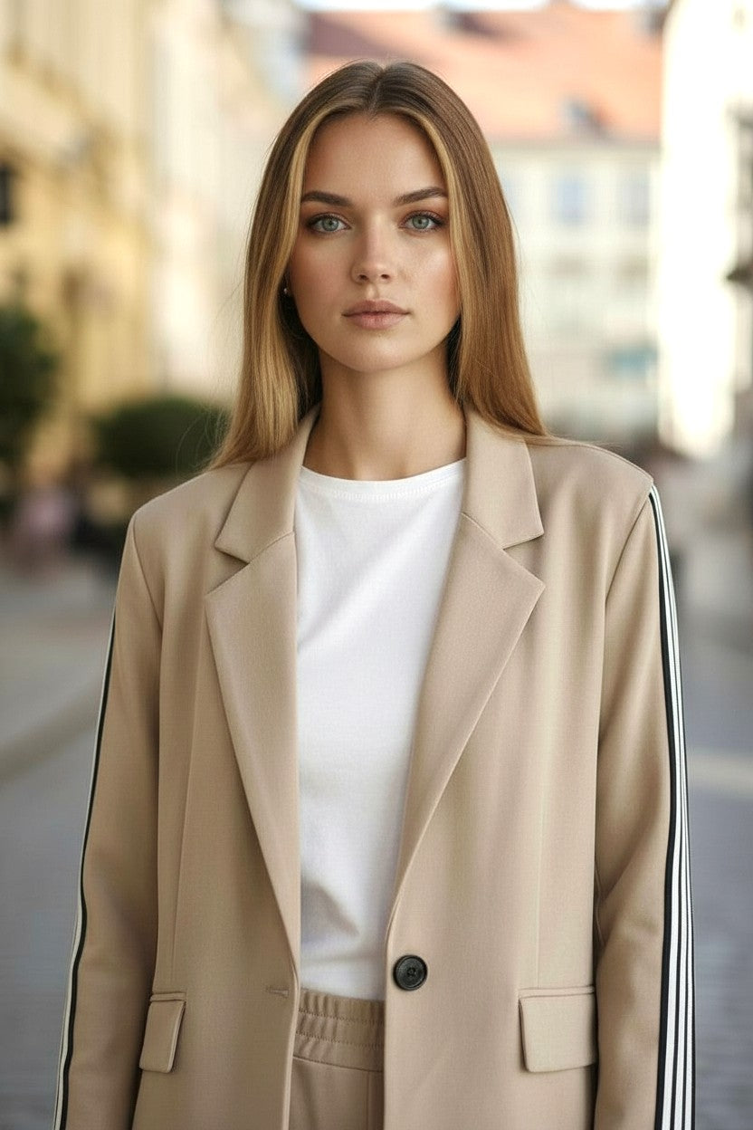 2 couleurs pour cet ensemble pantalon + veste sport-chic