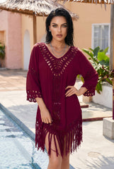 ✨ ÉCLAT BOHÈME – La robe fluide bordeaux aux détails crochet sophistiqués