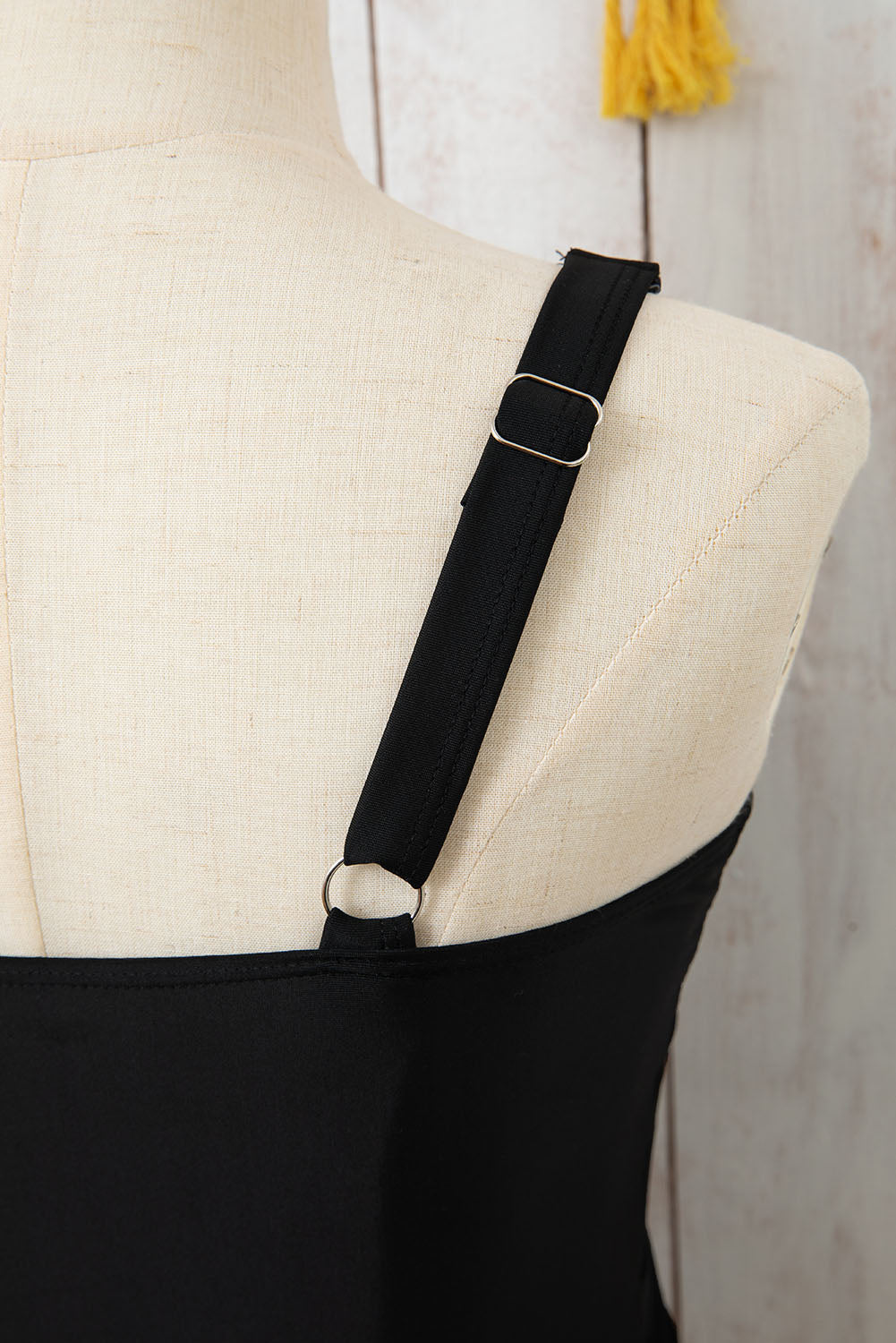 Monokini high waist at v * collar