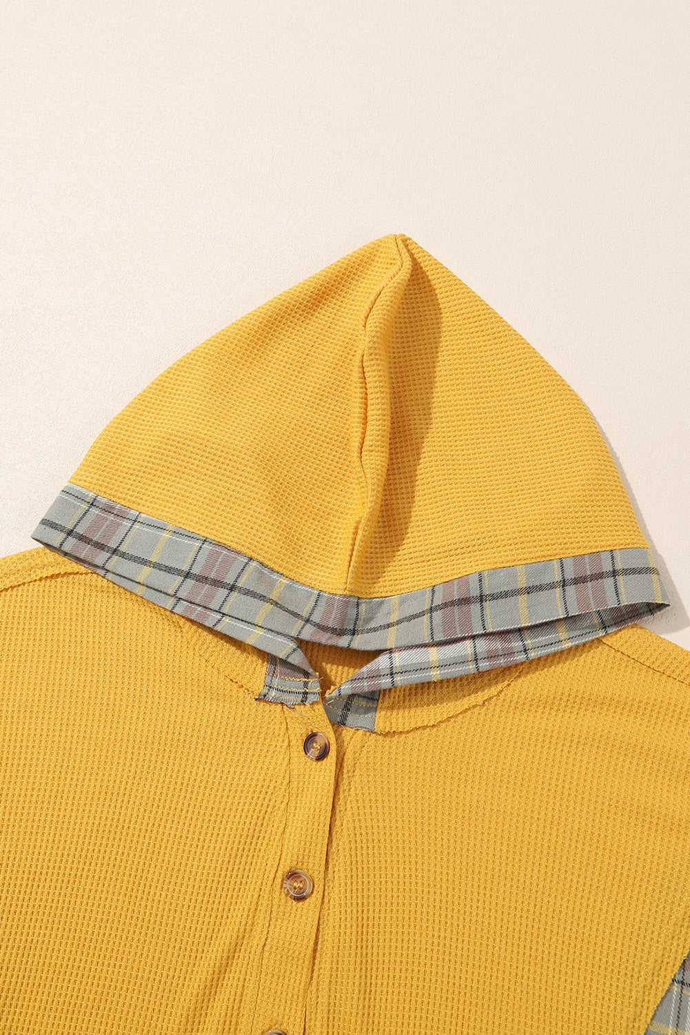 Waffle de color amarillo Knit Pathwork con sudadera con capucha Henley Henley